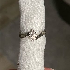 10k White Gold Diamond Cocktail Ring